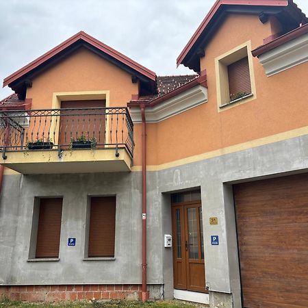 Apartman Galerija โอกูลิน ภายนอก รูปภาพ