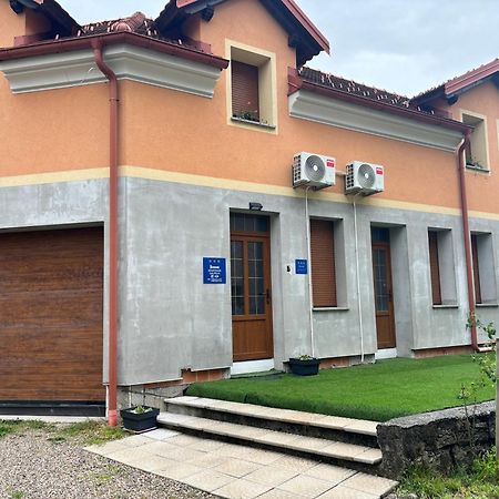 Apartman Galerija โอกูลิน ภายนอก รูปภาพ