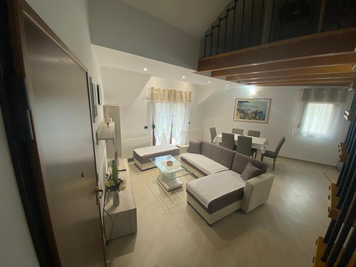 Apartman Galerija โอกูลิน ภายนอก รูปภาพ