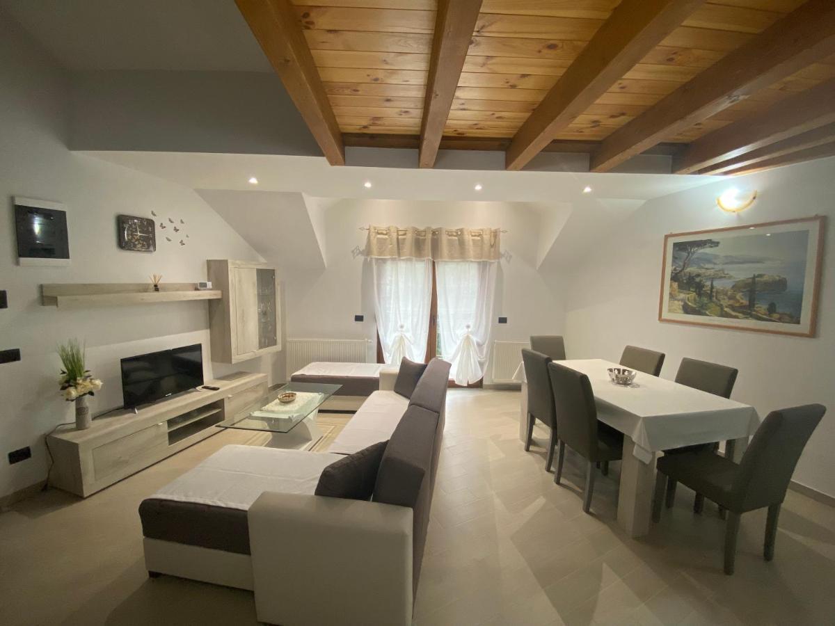 Apartman Galerija โอกูลิน ภายนอก รูปภาพ