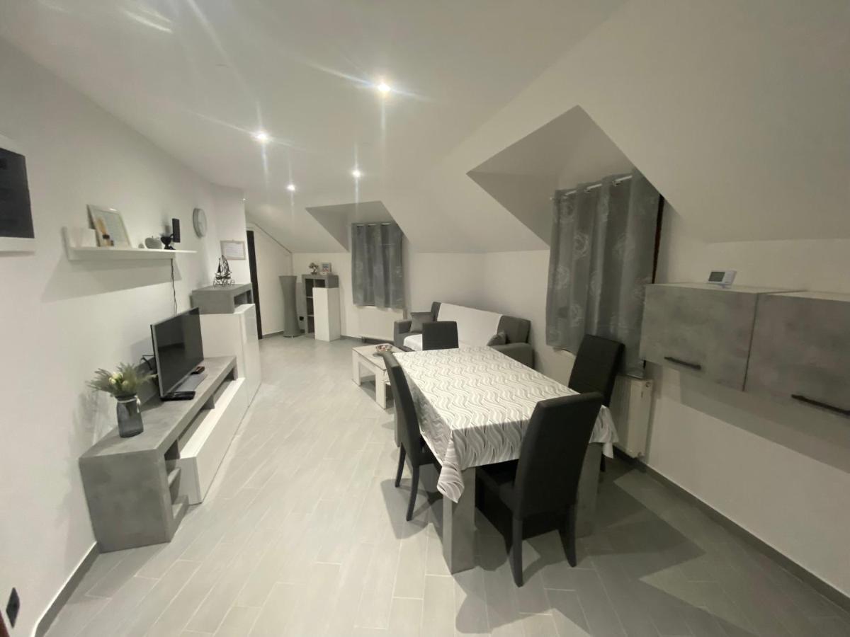 Apartman Galerija โอกูลิน ภายนอก รูปภาพ