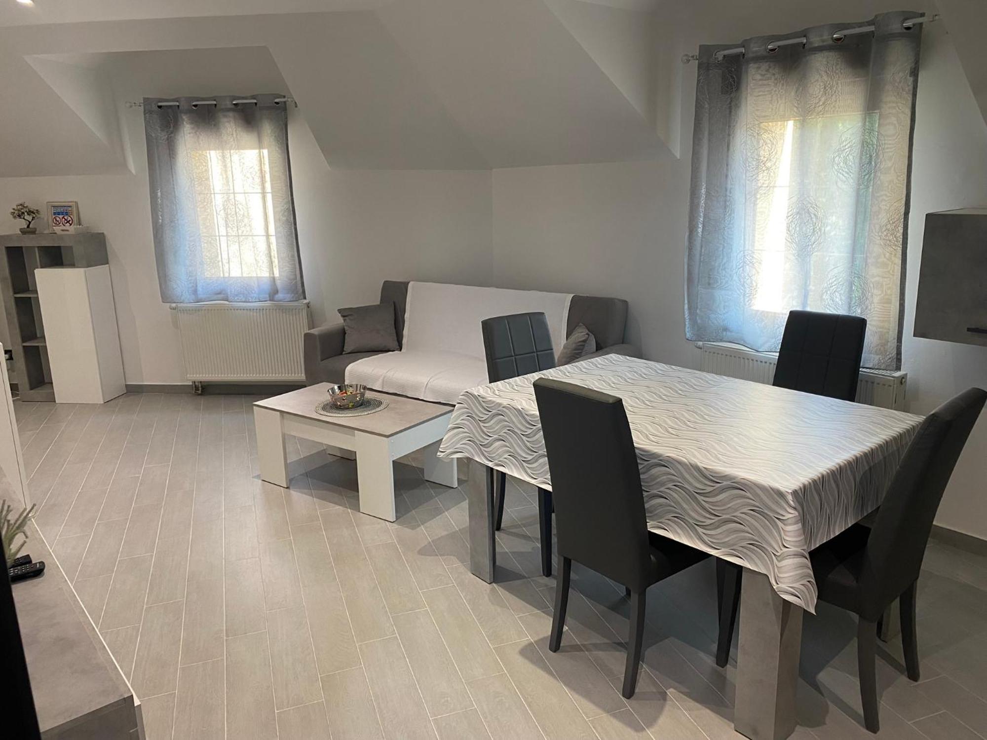 Apartman Galerija โอกูลิน ภายนอก รูปภาพ