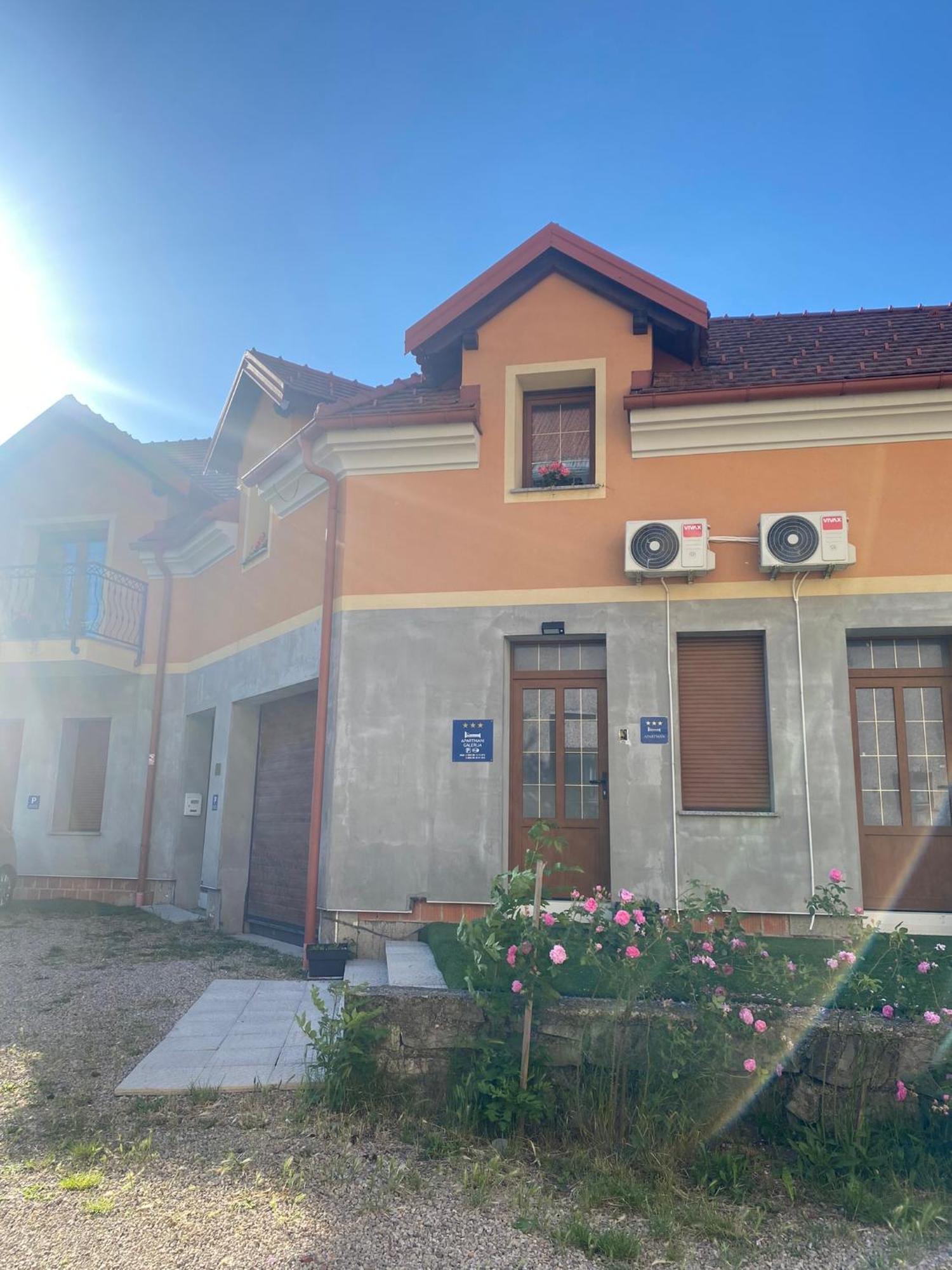 Apartman Galerija โอกูลิน ภายนอก รูปภาพ